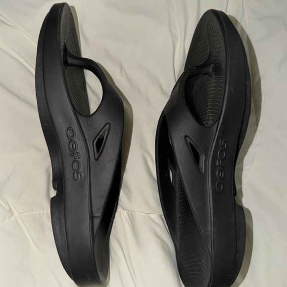 OOFOS Black Comfort Sandals - Picture 5 of 5